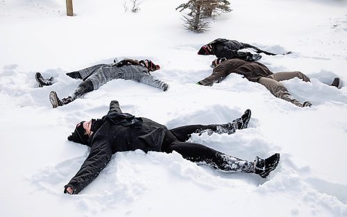 JESSICA LEE / WINNIPEG FREE PRESS

From left to right: Insurance brokers Rosealie Van Deynze, Chelsea Scheer-Kosowan, Suzanne Percival and Vincent Kluz take a break from work and make snow angels on February 14, 2022. Starting today until March 14, CancerCare Manitoba Foundation is asking Manitobans to cover the province in snow angels in memory of their loved ones.








