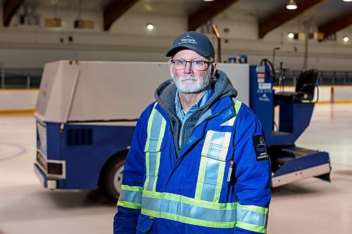 MIKE DEAL / WINNIPEG FREE PRESS
Larry Santucci, who's a foreman with the city takes the zamboni out for a spin at Charlie Gardener Arena. He's been operating Zambonis, and the ice plants that keep ice frozen, for 42 years.
See Al Small story
220214 - Monday, February 14, 2022.