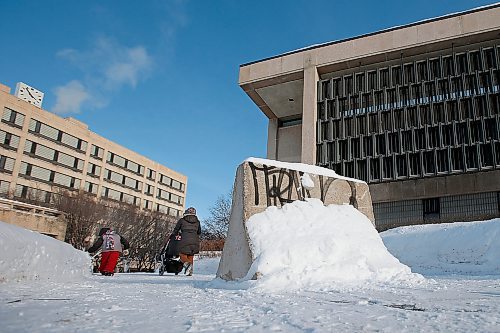 JOHN WOODS / WINNIPEG FREE PRESS
Some cement barriers have been installed on sidewalks at city hall, Monday, February 14, 2022. 

Re: ?