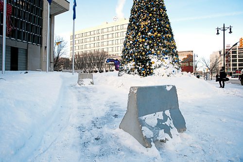 JOHN WOODS / WINNIPEG FREE PRESS
Some cement barriers have been installed on sidewalks at city hall, Monday, February 14, 2022. 

Re: ?