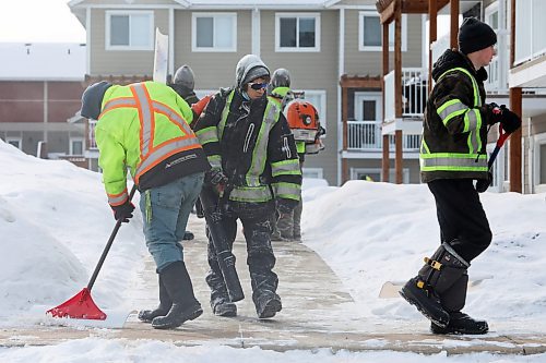 14022021
Workers clean fresh snow and ice from the sidewalks of an apartment complex in Brandon's south end on a cold Monday morning. (Tim Smith/The Brandon Sun)