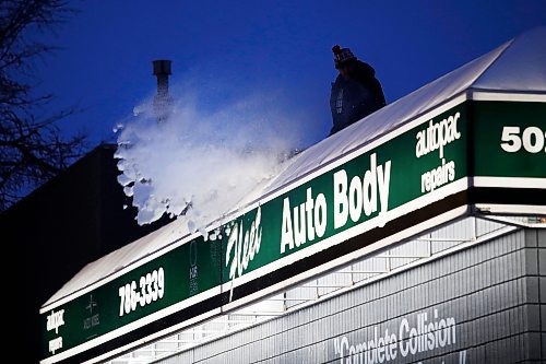 JOHN WOODS / WINNIPEG FREE PRESS
People clear snow from a roof at Fleet Auto Body on Notre Dame Tuesday, February 15, 2022. Winnipeg has had a lot of snow this winter

Re: Pindera