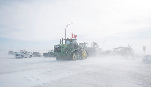 MIKE DEAL / WINNIPEG FREE PRESS
Protesters start leaving the blockade at the border crossing at Emerson, MB.
220216 - Wednesday, February 16, 2022.