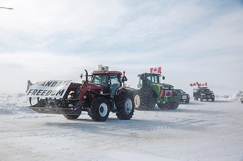 MIKE DEAL / WINNIPEG FREE PRESS
Protesters start leaving the blockade at the border crossing at Emerson, MB.
220216 - Wednesday, February 16, 2022.