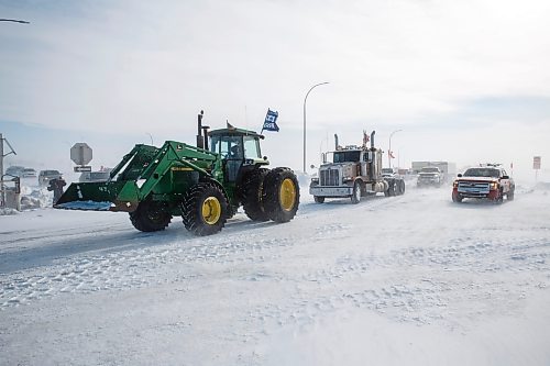 MIKE DEAL / WINNIPEG FREE PRESS
Protesters start leaving the blockade at the border crossing at Emerson, MB.
220216 - Wednesday, February 16, 2022.