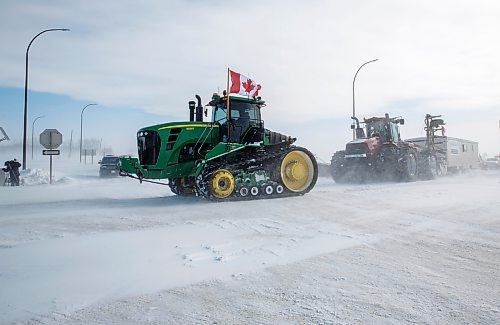 MIKE DEAL / WINNIPEG FREE PRESS
Protesters start leaving the blockade at the border crossing at Emerson, MB.
220216 - Wednesday, February 16, 2022.