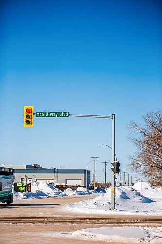 MIKAELA MACKENZIE / WINNIPEG FREE PRESS

Lights at the northeast corner of McGillivray Boulevard and Irene Street in Winnipeg on Thursday, Feb. 17, 2022. For Ryan Thorpe story.
Winnipeg Free Press 2022.