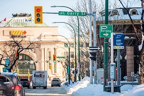 MIKAELA MACKENZIE / WINNIPEG FREE PRESS

Eastbound lights at Broadway and Garry Street in Winnipeg on Thursday, Feb. 17, 2022. For Ryan Thorpe story.
Winnipeg Free Press 2022.