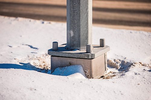 MIKAELA MACKENZIE / WINNIPEG FREE PRESS

A concrete base on the east meridian of McGillivray Boulevard and Irene Street in Winnipeg on Thursday, Feb. 17, 2022. For Ryan Thorpe story.
Winnipeg Free Press 2022.