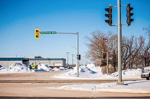 MIKAELA MACKENZIE / WINNIPEG FREE PRESS

Lights at the northeast corner of McGillivray Boulevard and Irene Street in Winnipeg on Thursday, Feb. 17, 2022. For Ryan Thorpe story.
Winnipeg Free Press 2022.