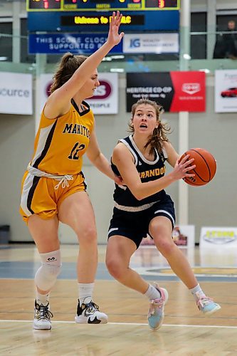 Brandon University Bobcats Josie Grift defends the ball from the University of Manitoba Bisons Emerson Martin in a Canada West women&#x573; basketball game at the Healthy Living Centre Friday. (Chelsea Kemp/The Brandon Sun)