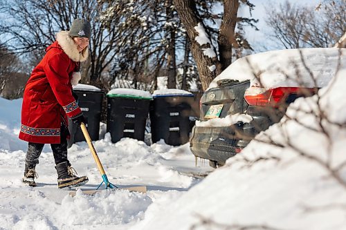 Jennifer Beam shovels snow on the Rosser Avenue sidewalk Friday. (Chelsea Kemp/The Brandon Sun)