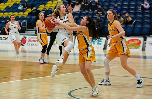 Brandon University Bobcats Piper Ingalls flies towards the net against University of Manitoba Bisons Deidre Bartlett in a Canada West women&#x573; basketball game at the Healthy Living Centre Friday. (Chelsea Kemp/The Brandon Sun)