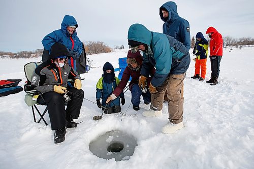 JOHN WOODS / WINNIPEG FREE PRESS
Sean MacDonald, long-time fisher sets a line, as from left, Emily MacDonald and her mother Cathy Vandenberg, along with friends Liam, 6, and his mother and father, Micheline Marchildon and Max Kreuser, look on at Lockport, Sunday, January 20, 2022. There is a licence free Winter Family Fishing Weekend happening this weekend. Emily MacDonald has been coming ice fishing with her parents since she was a baby.

Re: standup