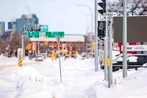 MIKAELA MACKENZIE / WINNIPEG FREE PRESS

The northeast corner of Pembina Highway and Warsaw Avenue in Winnipeg on Monday, Feb. 21, 2022. For Ryan Thorpe story.
Winnipeg Free Press 2022.