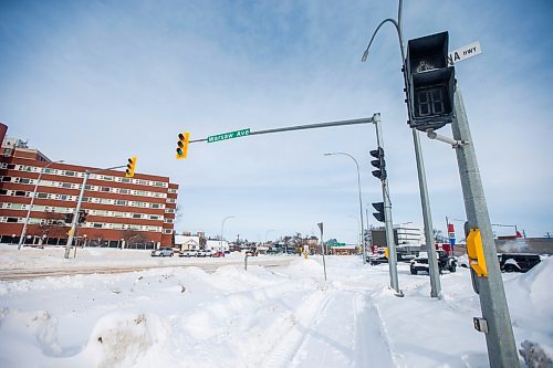 MIKAELA MACKENZIE / WINNIPEG FREE PRESS

The northeast corner of Pembina Highway and Warsaw Avenue in Winnipeg on Monday, Feb. 21, 2022. For Ryan Thorpe story.
Winnipeg Free Press 2022.