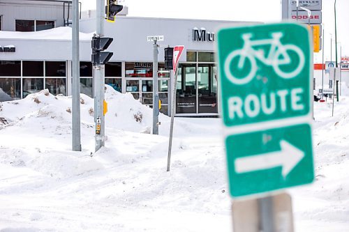 MIKAELA MACKENZIE / WINNIPEG FREE PRESS

The northeast corner of Pembina Highway and Warsaw Avenue in Winnipeg on Monday, Feb. 21, 2022. For Ryan Thorpe story.
Winnipeg Free Press 2022.