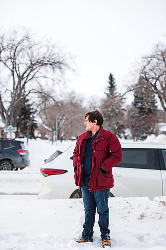 MIKAELA MACKENZIE / WINNIPEG FREE PRESS

Independent researcher Chris Sweryda poses for a portrait on Henderson Highway near Springfield Road, where a school zone sign is missing, in Winnipeg on Monday, Feb. 21, 2022. For Ryan Thorpe story.
Winnipeg Free Press 2022.