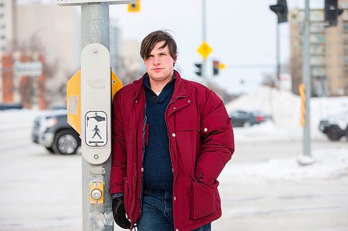 MIKAELA MACKENZIE / WINNIPEG FREE PRESS

Independent researcher Chris Sweryda poses for a portrait at Henderson and Peguis (where a single left turn lane has two signal lights) in Winnipeg on Monday, Feb. 21, 2022. For Ryan Thorpe story.
Winnipeg Free Press 2022.