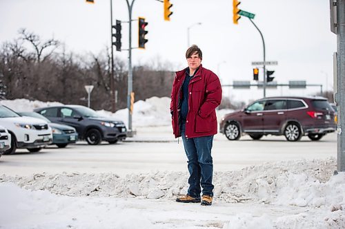 MIKAELA MACKENZIE / WINNIPEG FREE PRESS

Independent researcher Chris Sweryda poses for a portrait at Henderson and Peguis (where a single left turn lane has two signal lights) in Winnipeg on Monday, Feb. 21, 2022. For Ryan Thorpe story.
Winnipeg Free Press 2022.