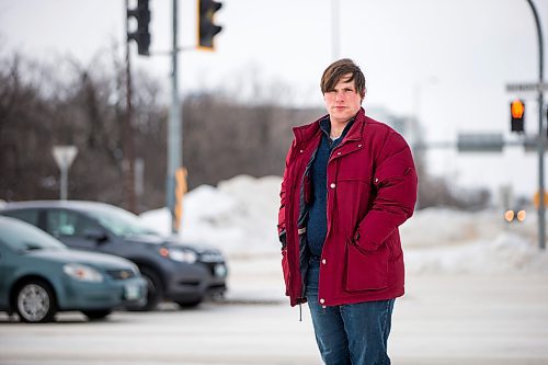 MIKAELA MACKENZIE / WINNIPEG FREE PRESS

Independent researcher Chris Sweryda poses for a portrait at Henderson and Peguis (where a single left turn lane has two signal lights) in Winnipeg on Monday, Feb. 21, 2022. For Ryan Thorpe story.
Winnipeg Free Press 2022.