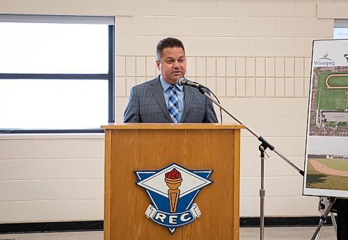 JESSICA LEE / WINNIPEG FREE PRESS

North Kildonan City Councillor Jeff Browaty speaks to students, staff and city staff at the announcement to build a new $850,000 track behind River East Collegiate, on February 22, 2022.


