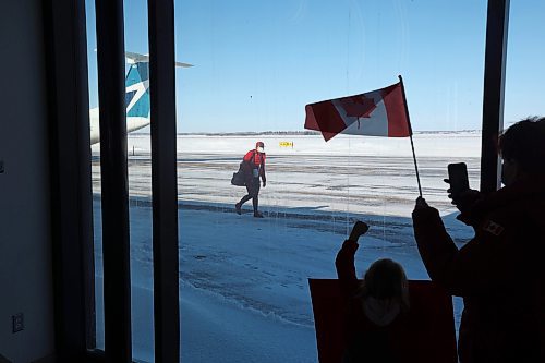 22022022
Local Olympian Kristen Campbell waves to family while walking on the tarmac after arriving at the Brandon Municipal Airport on Tuesday. Campbell won a gold medal as part of Team Canada's women's hockey team at the Olympic Games Beijing 2022. A group of family and supporters welcomed her home at the airport. 
(Tim Smith/The Brandon Sun)