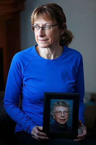 JOHN WOODS / WINNIPEG FREE PRESS
Michelle Samagalski, daughter of Beatrice Fediuk who died two weeks ago, is photographed with a photo of her mother in her home Tuesday, February 22, 2022. Samagalski wrote a resume-like obituary for her mother.

Re: Rollason