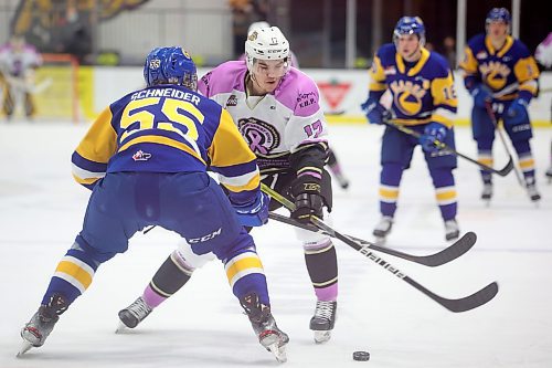 23022022
Ridly Greig #17 of the Brandon Wheat Kings plays the puck past Marek Schneider #55 of the Saskatoon Blades during WHL action at Westoba Place on Wednesday evening. (Tim Smith/The Brandon Sun)
