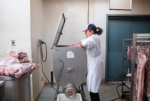 JESSICA LEE / WINNIPEG FREE PRESS
Michelle Mansell, owner, grinds pork at Frig’s Natural Meats on February 22, 2022.
Reporter: Dave