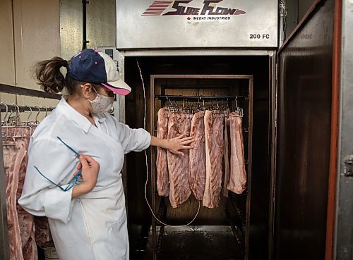 JESSICA LEE / WINNIPEG FREE PRESS

Michelle Mansell, owner, shows the bacon which is in the smoker at Frig&#x2019;s Natural Meats on February 22, 2022.

Reporter: Dave
