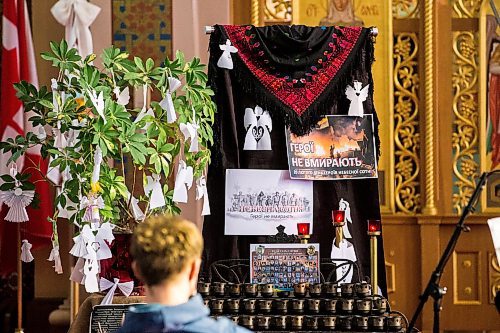 MIKAELA MACKENZIE / WINNIPEG FREE PRESS

Rev. Ihor Shved leads a small group in prayer for the Ukraine at Sts. Vladimir &amp; Olga Cathedral in Winnipeg on Thursday, Feb. 24, 2022. For Erik story.
Winnipeg Free Press 2022.