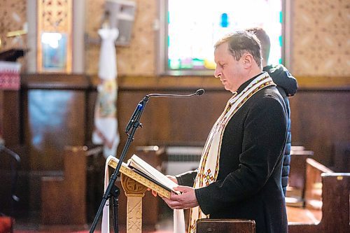 MIKAELA MACKENZIE / WINNIPEG FREE PRESS

Rev. Ihor Shved prays for the Ukraine at Sts. Vladimir &amp; Olga Cathedral in Winnipeg on Thursday, Feb. 24, 2022. For Erik story.
Winnipeg Free Press 2022.