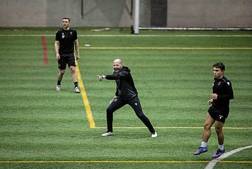 JESSICA LEE / WINNIPEG FREE PRESS

Coach Phillip Dos Santos (centre) is photographed during Valour FC soccer practice on March 8, 2022 at Winnipeg Soccer Federation South.

Reporter: Taylor

