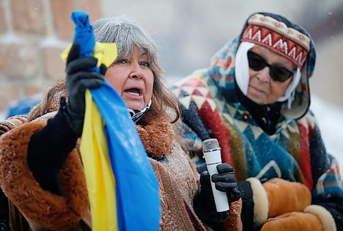 JOHN WOODS / WINNIPEG FREE PRESS
Elders Billie Schibler, left, and Mae Louise Campbell speak at a Clan Mothers Healing Village walk to the MMIWG memorial statue at the Forks Tuesday, March 8, 2022. The group shared thoughts about Indigenous women&#x2019;s leadership and to remember those who are murdered and missing.