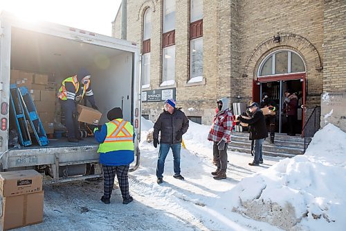 MIKE DEAL / WINNIPEG FREE PRESS
Volunteers unload a truck of donated food for the Springs Inner City food bank, 648 Burrows Ave, Thursday morning. The food bank has been active for over 20 years and has about 600 registered families.
220310 - Thursday, March 10, 2022.