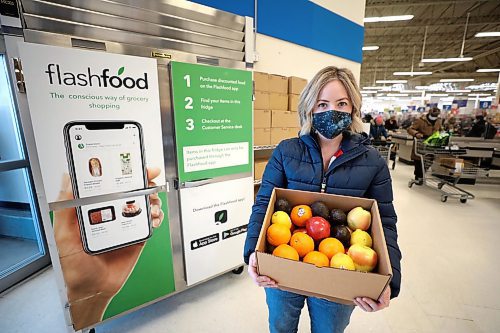 RUTH BONNEVILLE / WINNIPEG FREE PRESS

BIZ - Flashfood

Lea Cot, the Green Action Centre&#x573; compost program coordinator, with a box of fruit purchased through the flash food app for $5 at The Gateway Superstore.

What: Lea regularly buys from Flashfood, an app offering 50 per cent off food near its expiry date. Loblaw brands (Superstore, No Frills) are partnered with it in Winnipeg.


March 10th,  2022
