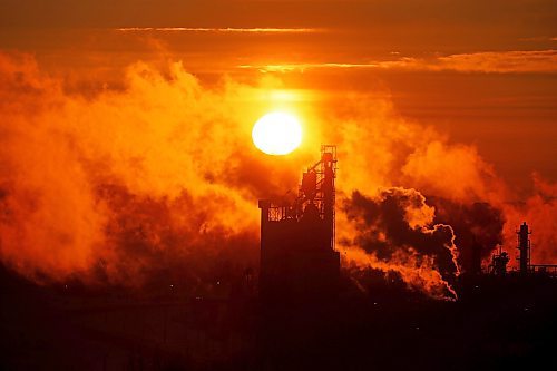 10032022
The rising sun glows through the emissions from the Minnedosa Ethanol Plant on a cold Thursday morning. 
(Tim Smith/The Brandon Sun)