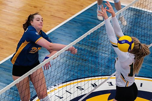 Brandon University Bobcats Kaone Loch takes on the University of Regina Cougars Devyn Grimsrud in a Canada West women&#x573; volleyball game at the Healthy Living Centre Saturday. (Chelsea Kemp/The Brandon Sun)