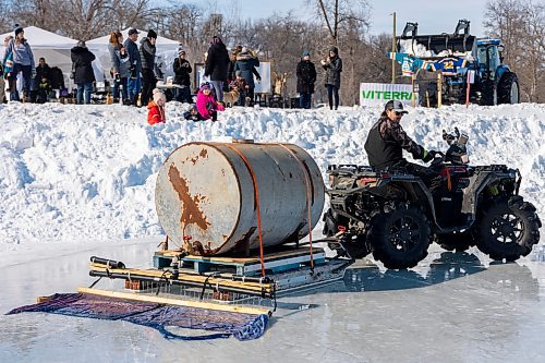 Volunteers resurface the ice during the Rink The River Shinny Tournament  Saturday in Souris. (Chelsea Kemp/The Brandon Sun)
