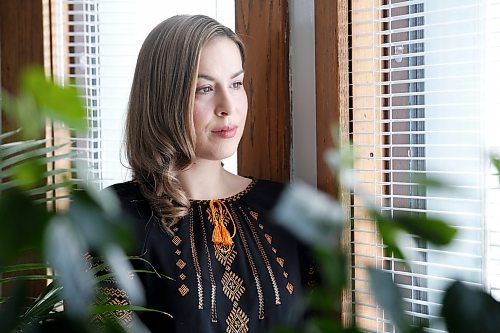 JOHN WOODS / WINNIPEG FREE PRESS
Ukrainian Canadian soprano Lida Szkwarek is photographed at her home Sunday, March 13, 2022. Local Ukrainian musicians speak about the Russian invasion of Ukraine.