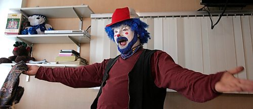 WAYNE GLOWACKI/WINNIPEG FREE PRESS  David Langdon has been the Children's Hospital  resident clown for 17 years.  Langdon in his Hubert clown character . Jen Skerritt story  Dec 15  2006