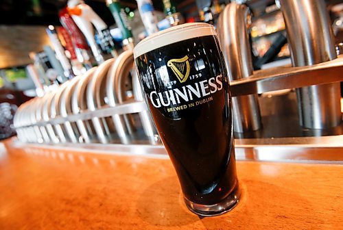 JOHN WOODS / WINNIPEG FREE PRESS
Fionn MacCool&#x2019;s Restaurant and Pub Monday, March 14, 2022. With COVID-19 restrictions relaxing Jay Gilgour, owner of Fionn&#x2019;s and his staff are getting ready for the first St. Patrick&#x2019;s Day celebration on March 17 to take place in two years.