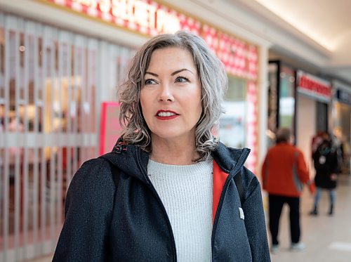 JESSICA LEE / WINNIPEG FREE PRESS

Melody Myers wore red lipstick to Polo Park on March 15, 2022, the first day the mask mandates have been removed.

Reporter: Chris


