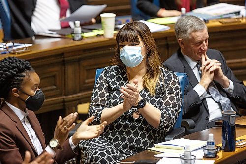 MIKE DEAL / WINNIPEG FREE PRESS
Bernadette Smith, NDP MLA for Point Douglas, wore a mask during question period.
MLA's during Question Period on the first day that the province has lifted all remaining public health orders, leaving it up to individuals to decide if they want to wear masks. Some MLA's decided to continue wearing masks, many did not.
220315 - Tuesday, March 15, 2022.