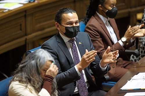 MIKE DEAL / WINNIPEG FREE PRESS
Wab Kinew, Leader of the Opposition NDP, wore a mask during question period, except when he was asking questions.
MLA's during Question Period on the first day that the province has lifted all remaining public health orders, leaving it up to individuals to decide if they want to wear masks. Some MLA's decided to continue wearing masks, many did not.
220315 - Tuesday, March 15, 2022.