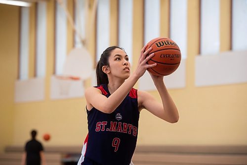 Mike Sudoma / Winnipeg Free Press
St Mary Flames guard, Emilia Banmann practices free throws during practice at St Mary&#x2019;s Academy Tuesday evening.
March 15, 2022