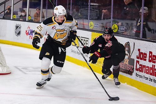 Brandon Wheat King Tyson Zimmer battles Moose Jaw Warriors Cole Jordan in a Western Hockey League game Tuesday at Westoba Place. (Chelsea Kemp/The Brandon Sun)