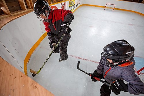 MIKE DEAL / WINNIPEG FREE PRESS
Matt (right) and Sam Rawlings (left) on the rink.
Dave Rawlings converted a barn on his property, with the help of his father Eric, into an indoor mini-skating rink. Including a heated change room. When the pandemic hit his kids, Sam and Matt, were able to skate almost everyday even during the worst lockdown stages.
See Ben Waldman story
220316 - Wednesday, March 16, 2022.