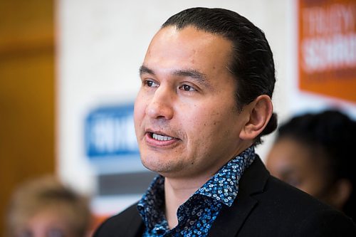 MIKAELA MACKENZIE / WINNIPEG FREE PRESS

NDP Leader Wab Kinew speaks to the media at the NDP Fort Whyte campaign office in Winnipeg on Friday, March 18, 2022.  For Danielle Da Silva story.
Winnipeg Free Press 2022.